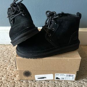 NIB Ugg Boots Kids Size 13 Black Neumel